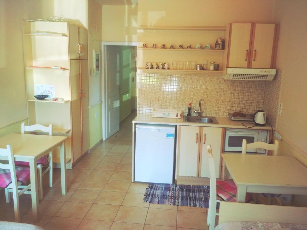 Rent Rooms Alexiou Límni Esterno foto