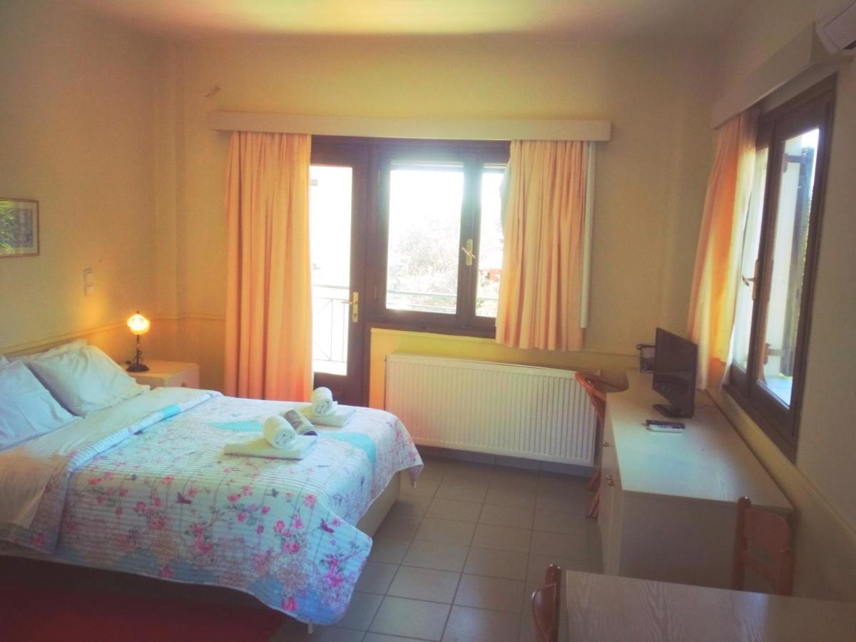 Rent Rooms Alexiou Límni Esterno foto