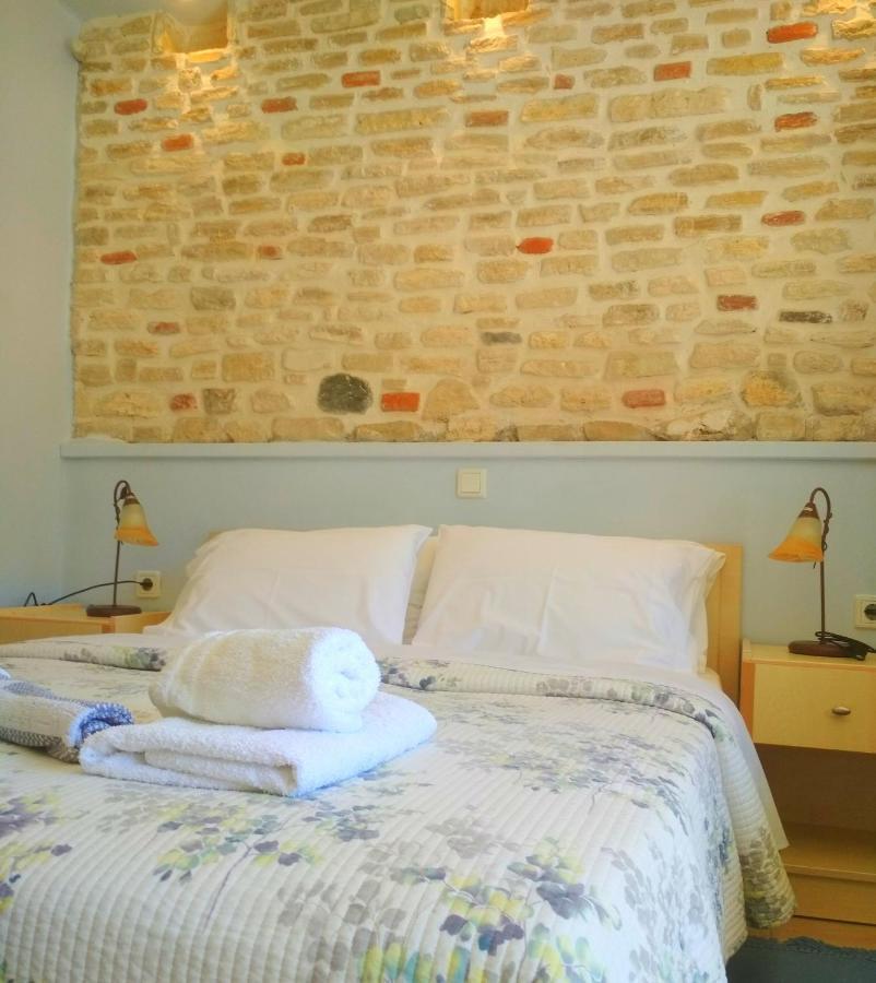 Rent Rooms Alexiou Límni Esterno foto