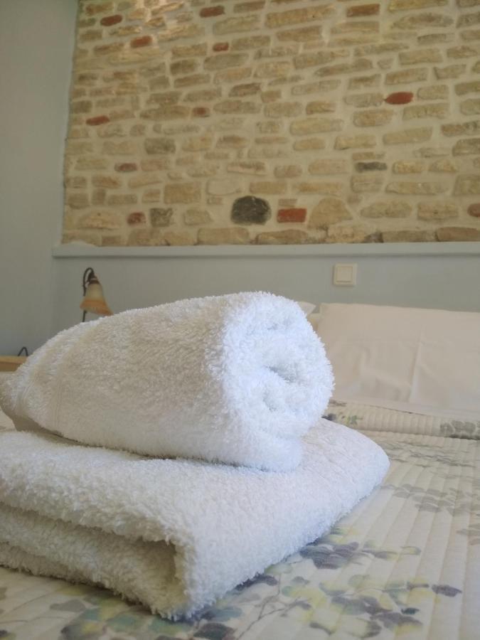 Rent Rooms Alexiou Límni Esterno foto